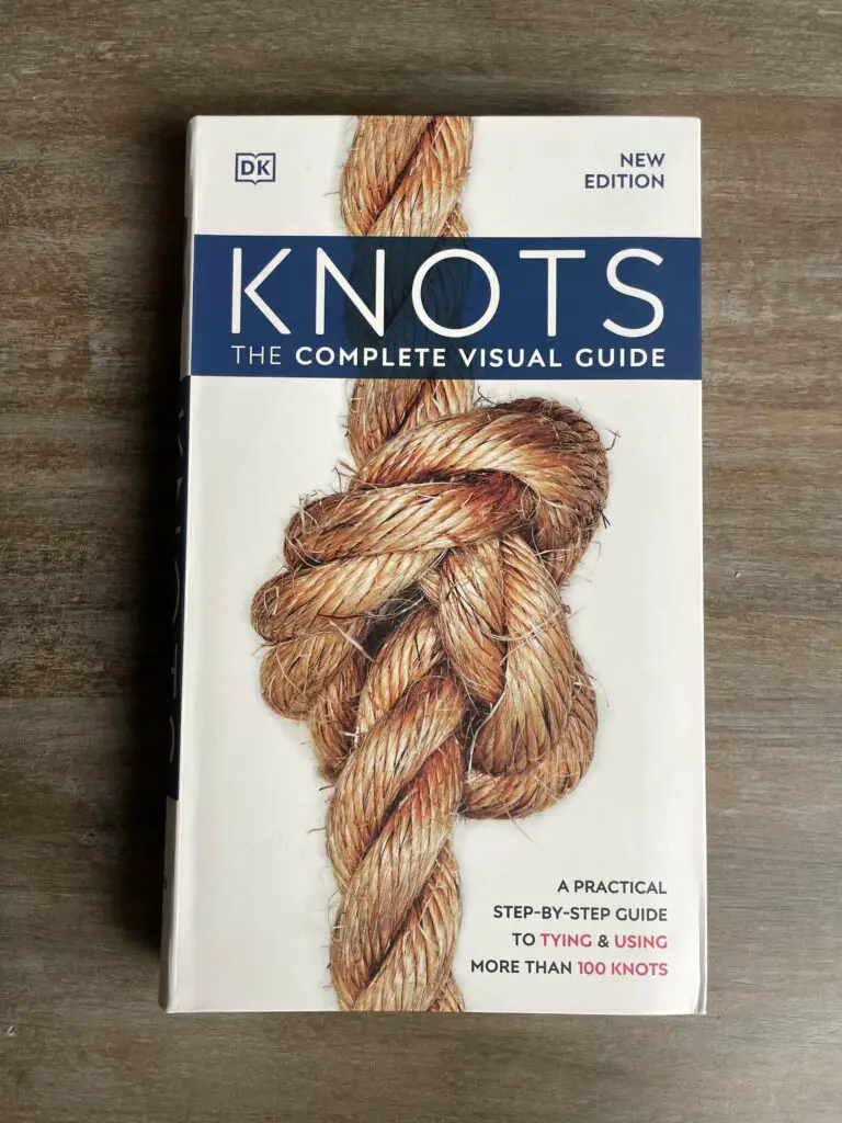 Photo of the book "Knots | The Complete Visual Guide"